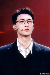 ​张艺兴：全能艺人的璀璨征程