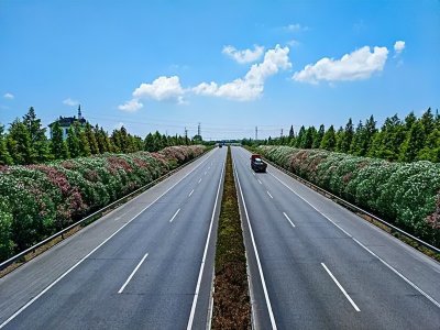 ​中美高速公路里程对比，美国10.6万公里，中国又是多少？