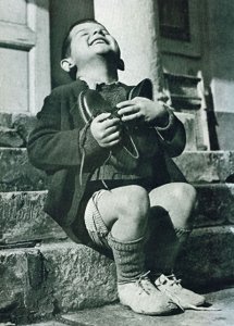 ​玩具、朋友和宠物，30张儿童老照片，孩子们跨越时空的微笑