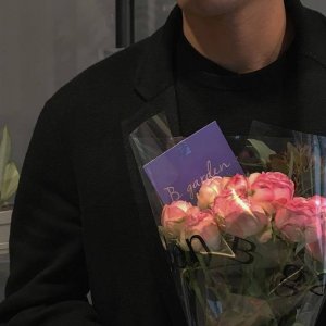 ​情侣浪漫告白句子，你的情话我听着，你的余生我陪着