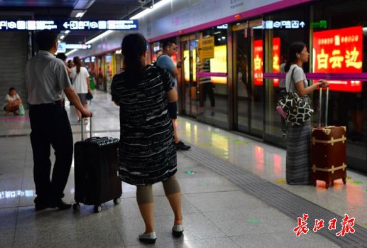 武汉地铁站有寄存东西的地方吗「武汉地铁站能否设物品寄存处官方回应来了」