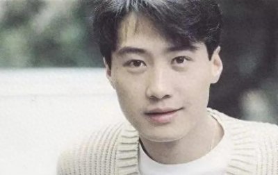 ​黎明女助手正式升级为黎太太，带着三岁女儿游玩，黎明没有现身