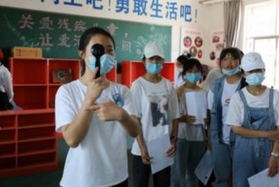 ​大一新生因体检不过关，入学5天就被学校劝退，他未来何去何从？