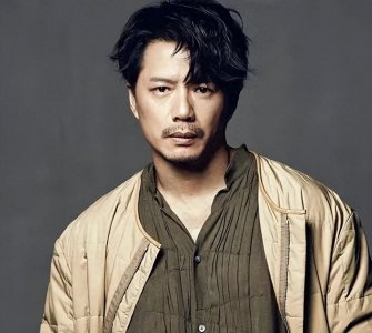 ​演“硬汉”的8位演员，有人荷尔蒙爆棚，有人油头粉面、让人尴尬