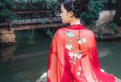 ​晚上看月亮的心情说说 拍月亮发朋友圈的句子