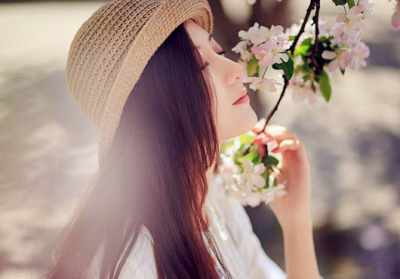 ​鼓励女人打扮的句子 女人把自己打扮得精致的句子